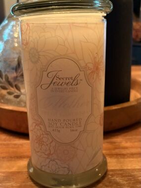 Secret Jewels by Giftcraft Fresh Gardenia Candle with Hidden Jewelry Inside